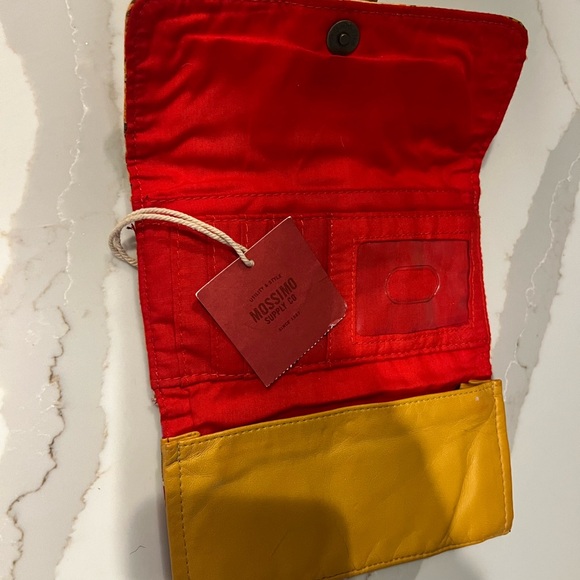 New Mossimo wallet - Picture 3 of 3